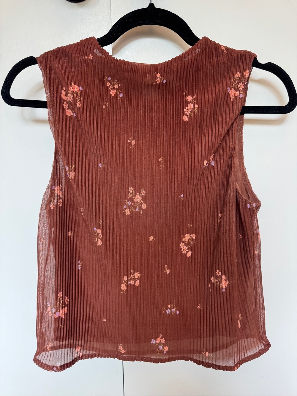 Sadie & Sage Rust Floral Pleated Sleeveless Camisole